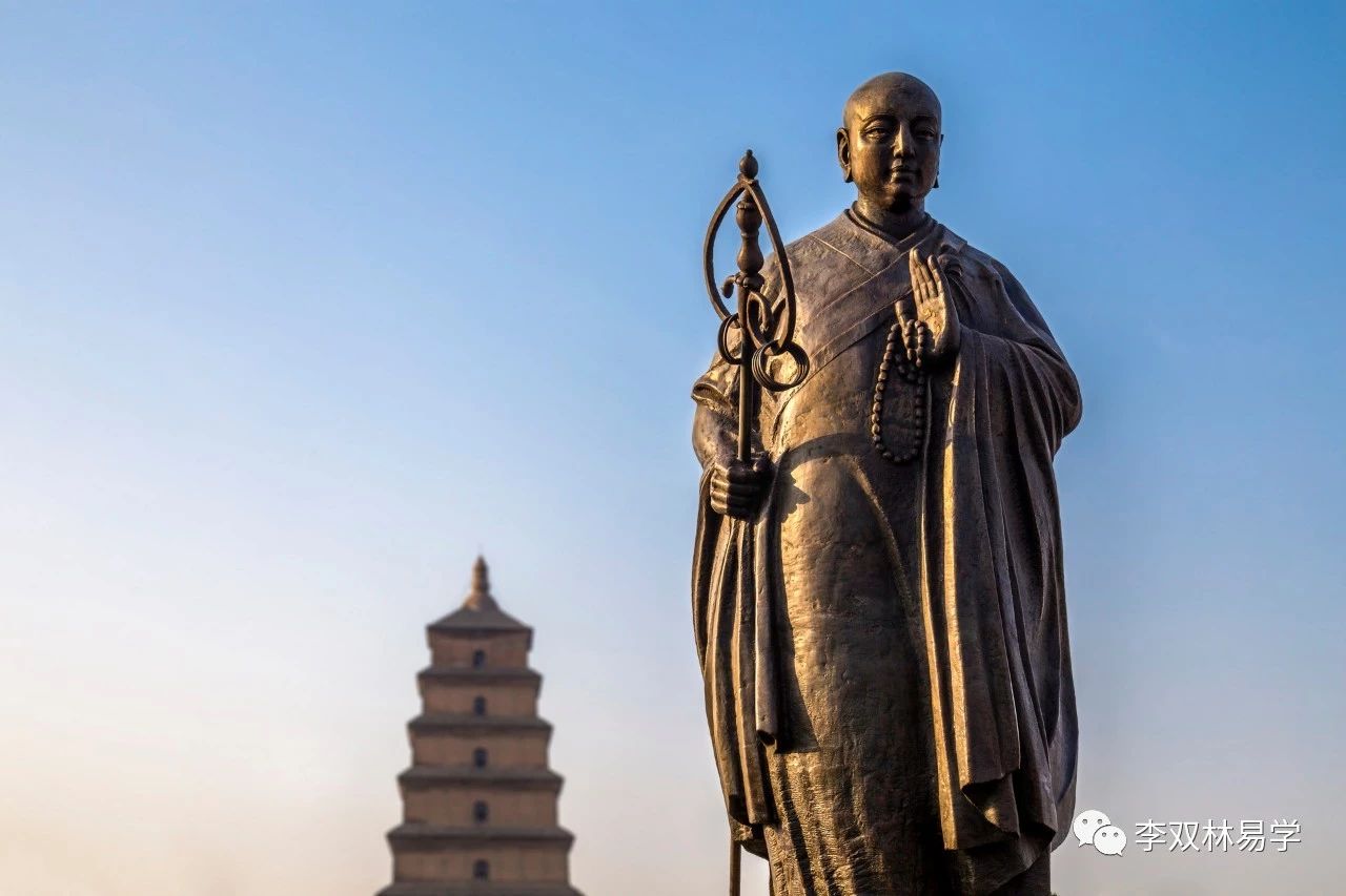 家人霸占他的房子，赶他到一个潮湿的老房子居住。李双林