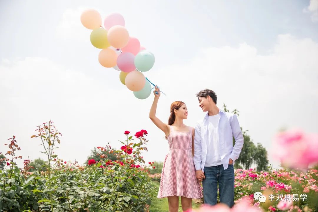 和女友恋爱六年,却因家人反对一直未能成婚。李双林