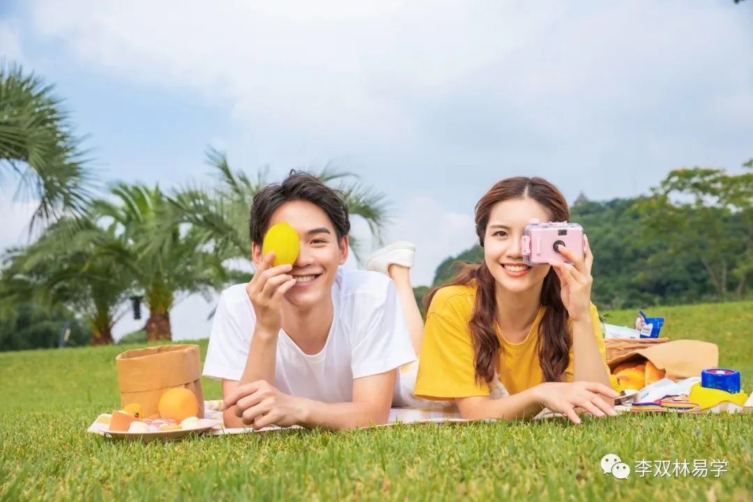 错过了谈恋爱的黄金时期，一直未婚。李双林