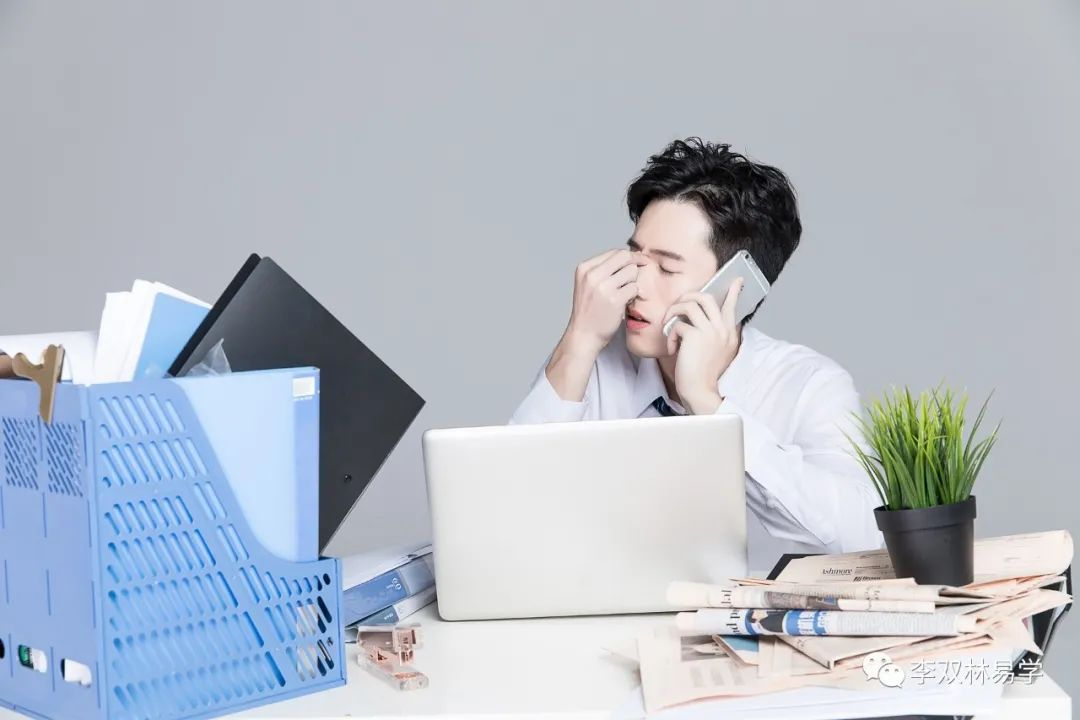 静坐常思己过，是改变自己最好的法宝。李双林