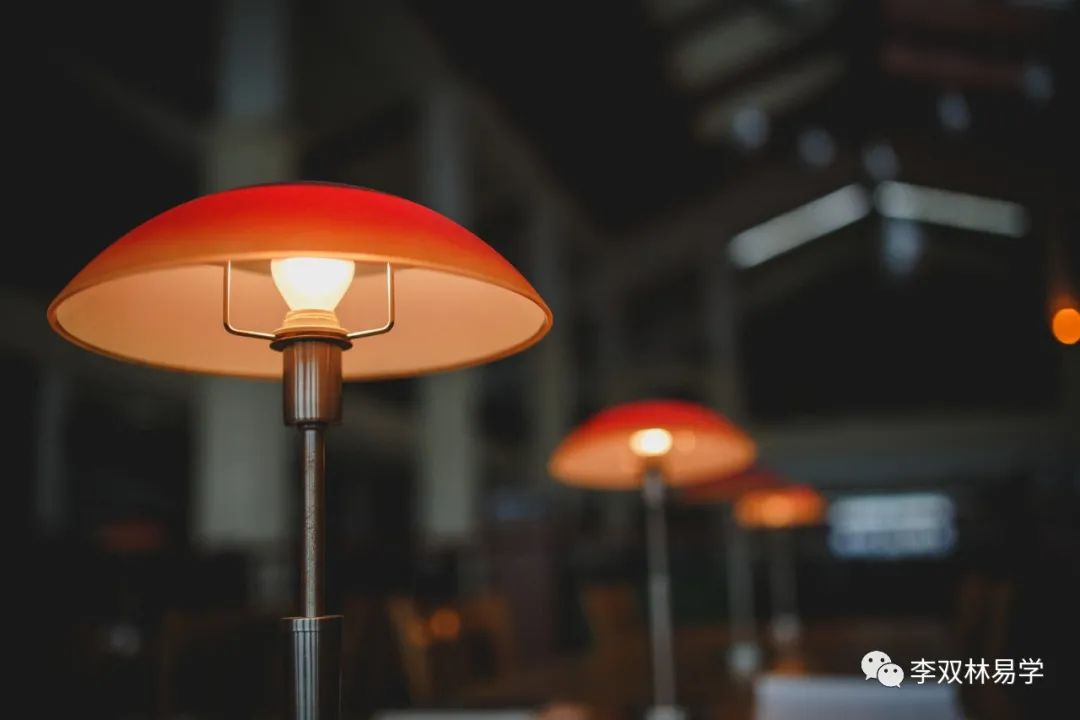 不要因为普通而抱怨，因为大多数的人都是普通人。李双林