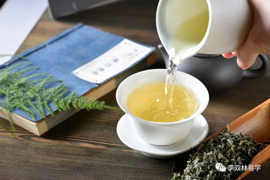 我们总是恐惧孤独，恰恰又因为孤独而使我们进步。李双林